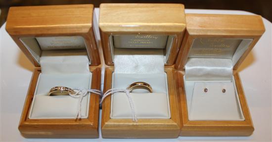 18ct gold wedding band, 15ct gold & diamond half eternity ring & pair small 18ct gold & diamond stud earrings